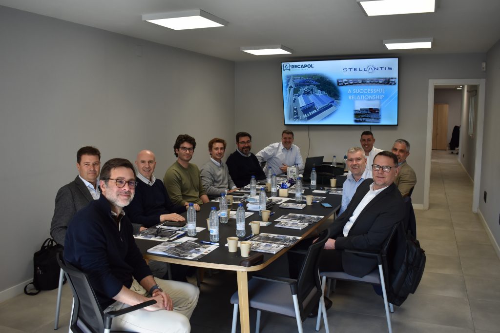 Stellantis y Recapol Carrocerías impulsan su colaboración en vehículos industriale (2)